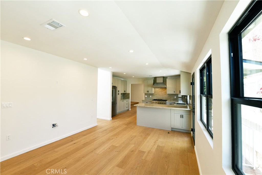 292 Granada Property Photo 6
