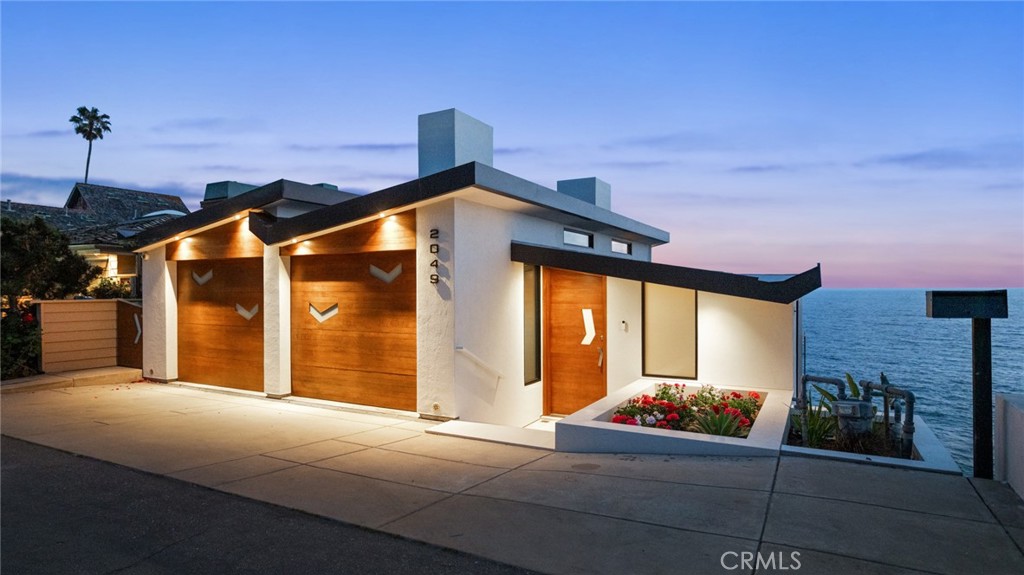 2049 Ocean Way Property Photo 1