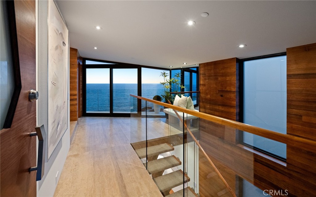 2049 Ocean Way Property Photo 4