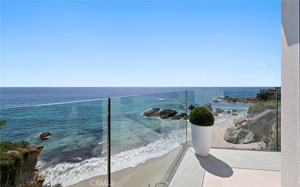 2049 Ocean Way Property Photo 5