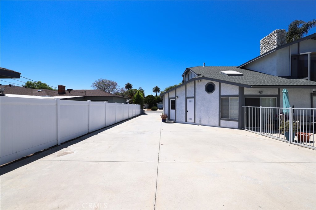 633 N Orange Street Property Photo 1