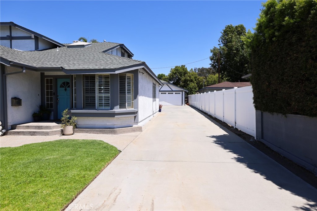 633 N Orange Street Property Photo 2