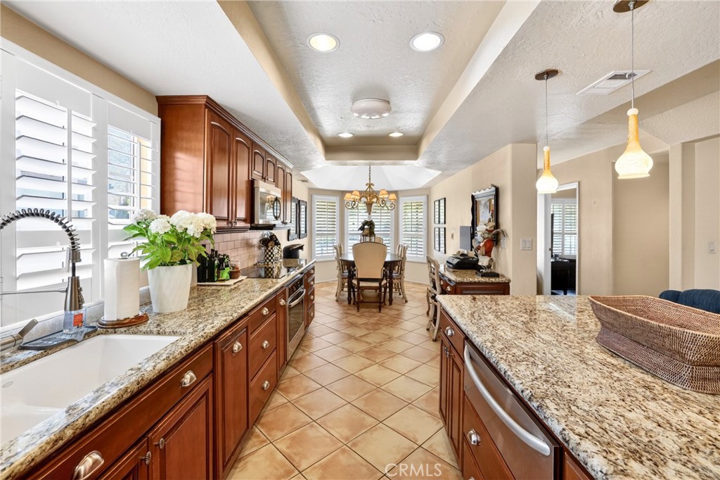 633 N Orange Street Property Photo 15