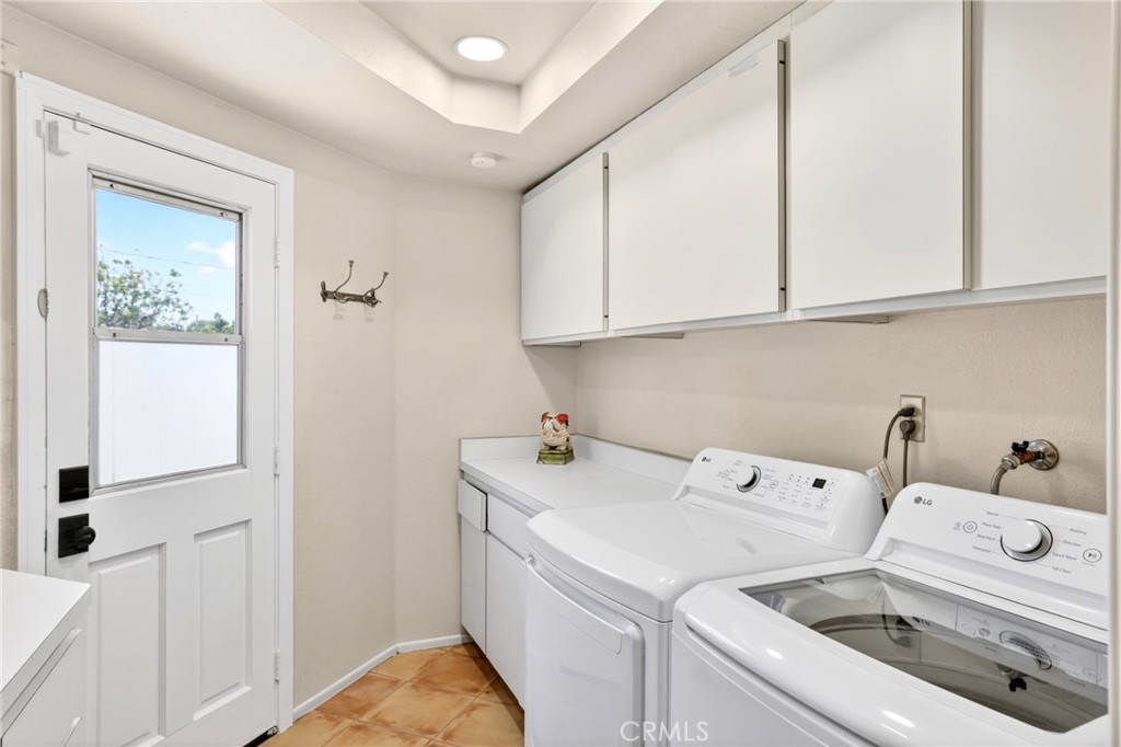 633 N Orange Street Property Photo 44