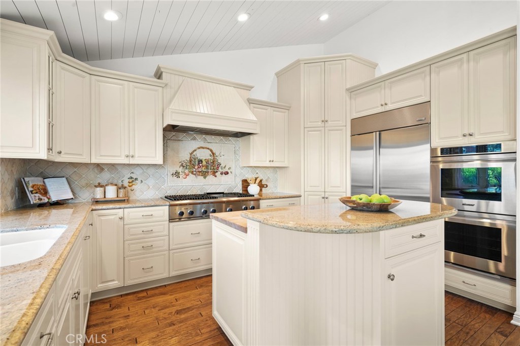 260 Arch Property Photo 7