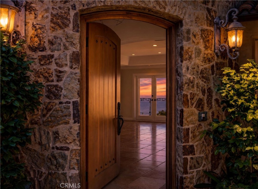 517 Emerald Bay Property Photo 1