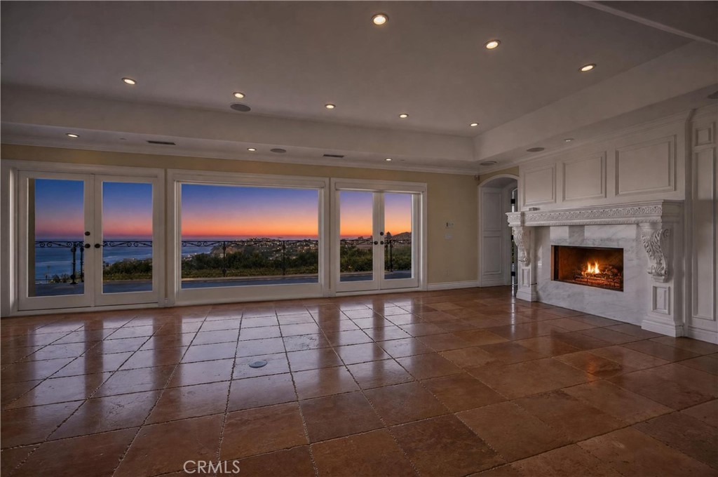 517 Emerald Bay Property Photo 3