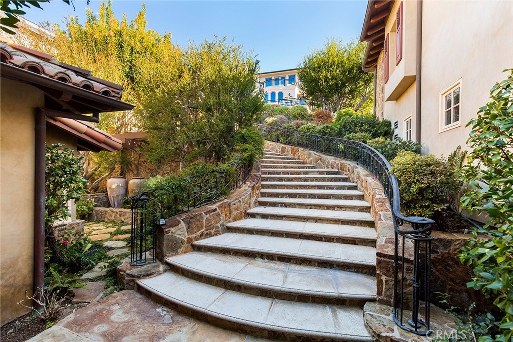 517 Emerald Bay Property Photo 4