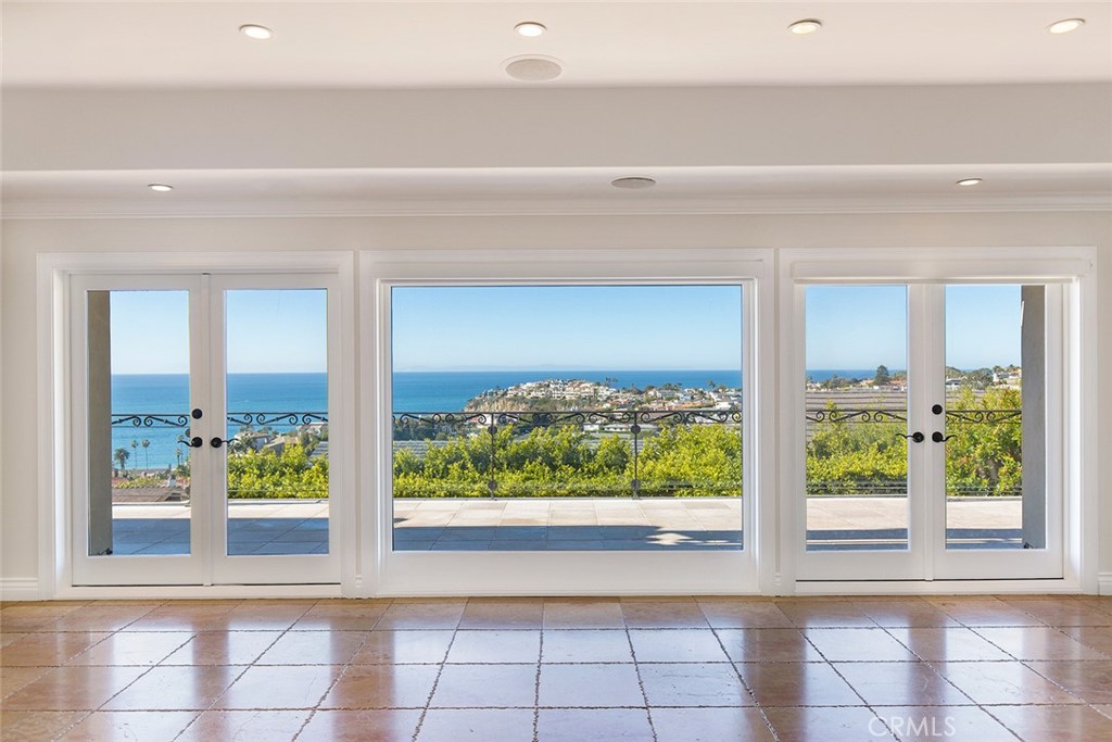 517 Emerald Bay Property Photo 5