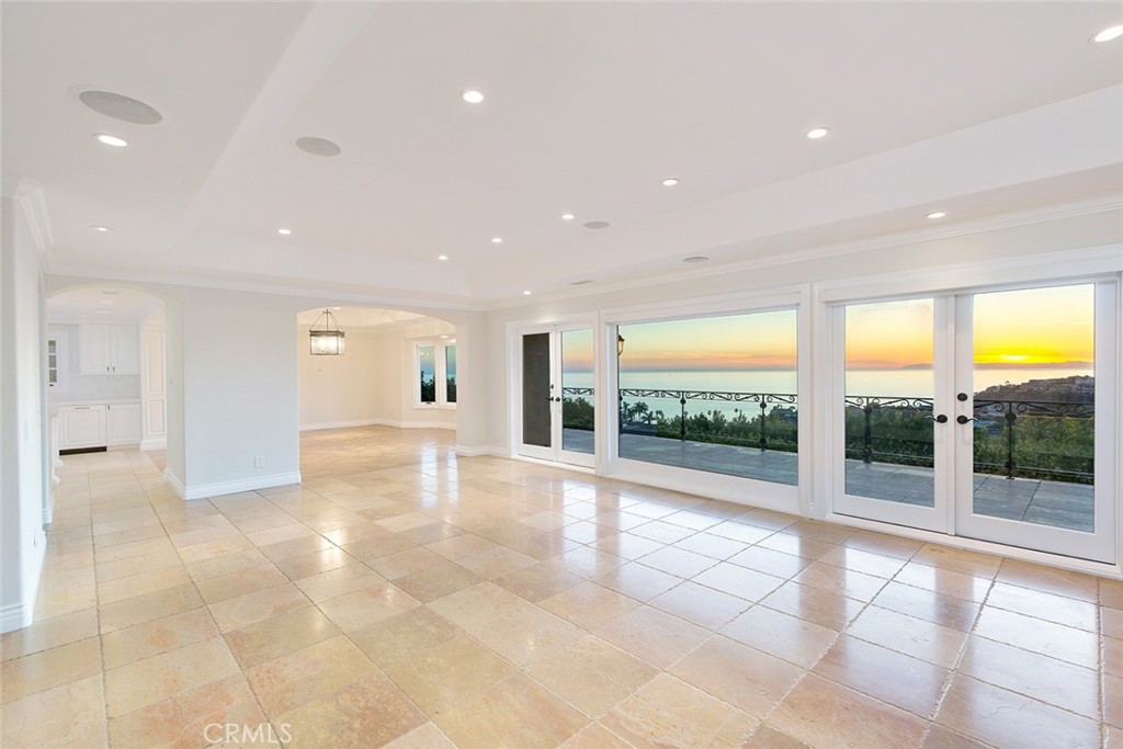 517 Emerald Bay Property Photo 6