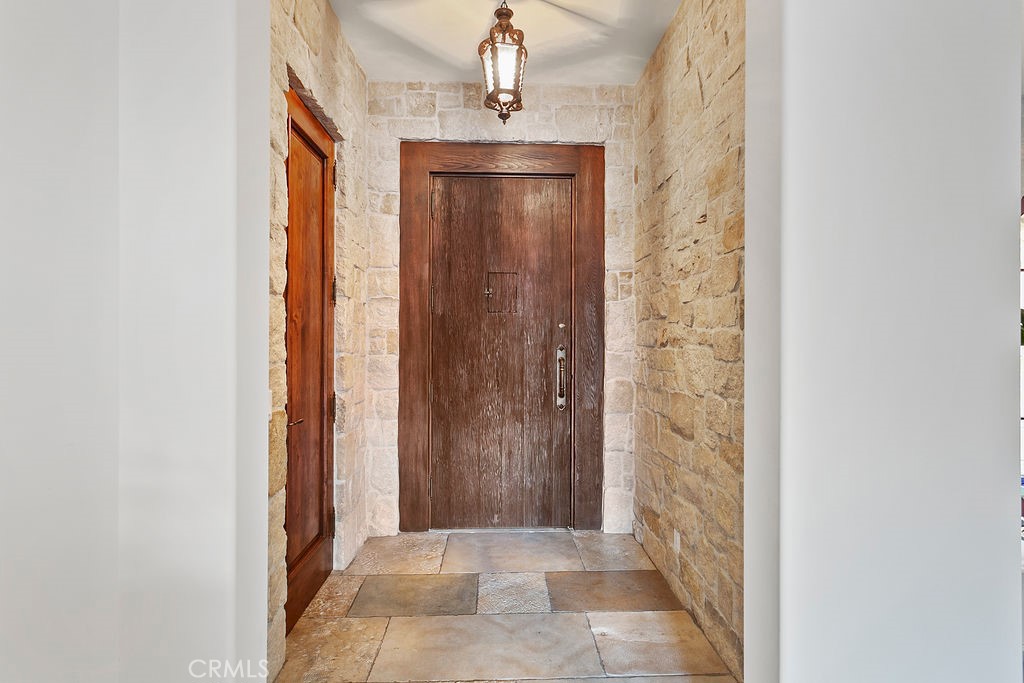 136 Emerald Bay Property Photo 8