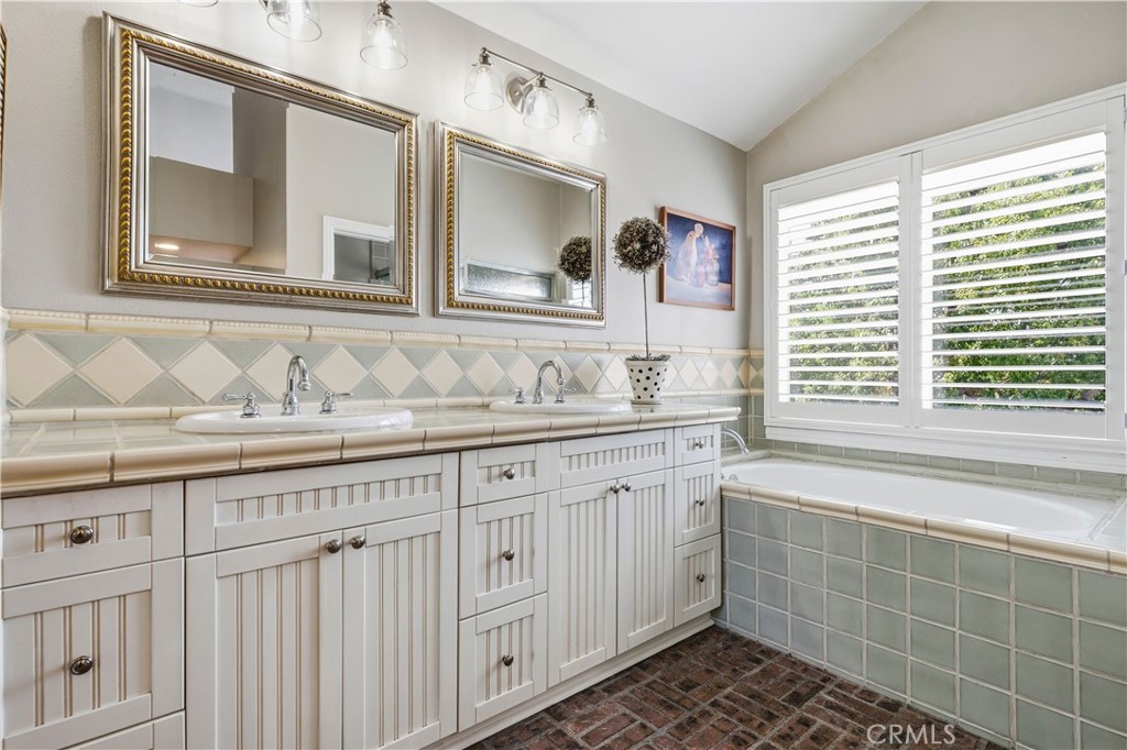 22 Serenity Property Photo 15