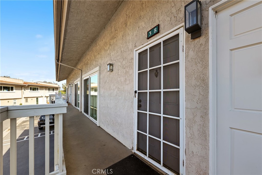 23821 Hillhurst 38 Property Photo 5