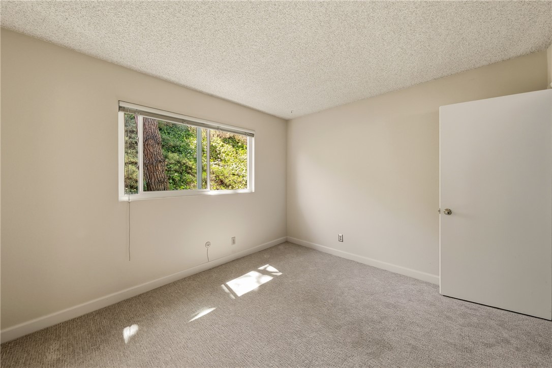 23821 Hillhurst 38 Property Photo 12