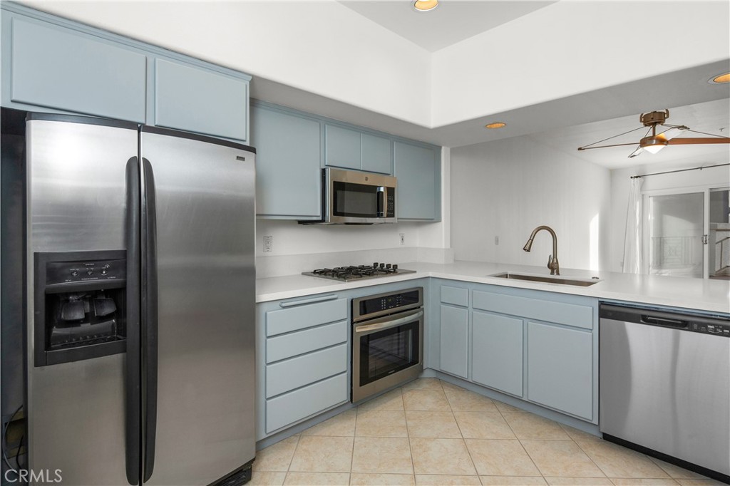 200 Pacific Coast Highway 416 Property Photo 4
