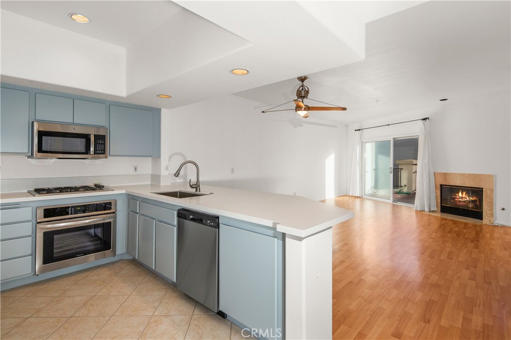 200 Pacific Coast Highway 416 Property Photo 18