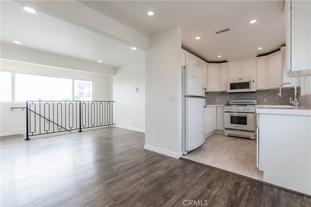577 S Ramona #e Property Photo 10