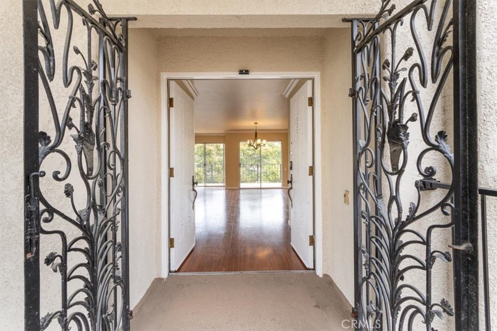 2391 Via Mariposa W 3e Property Photo 4