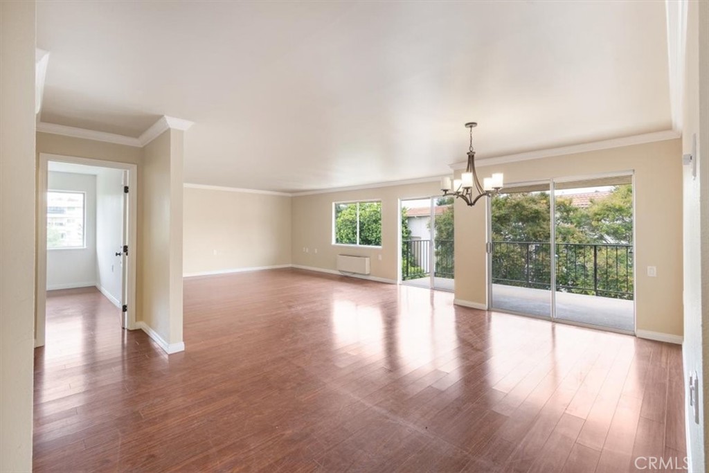 2391 Via Mariposa W 3e Property Photo 6