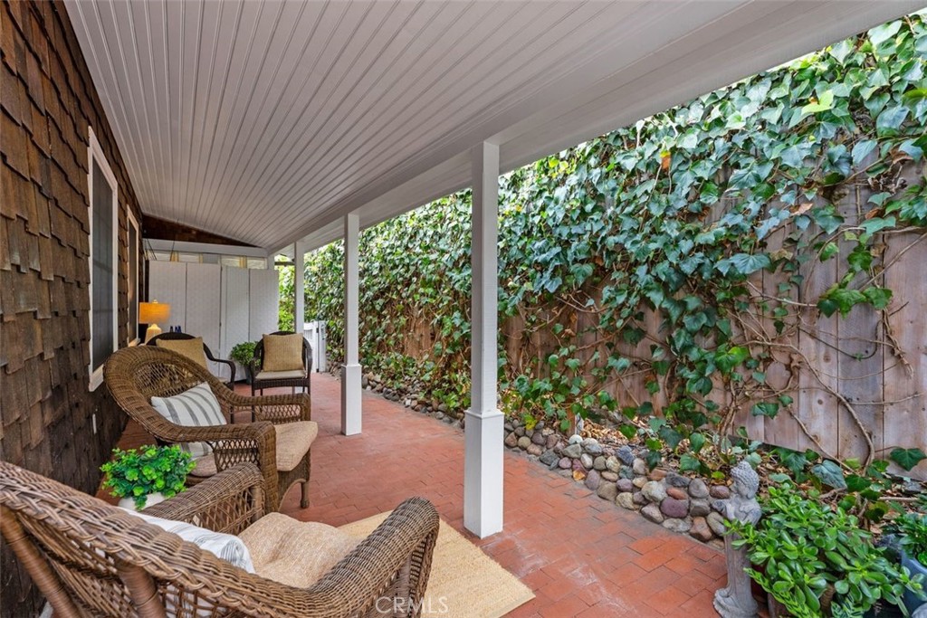340 Moss Property Photo 5