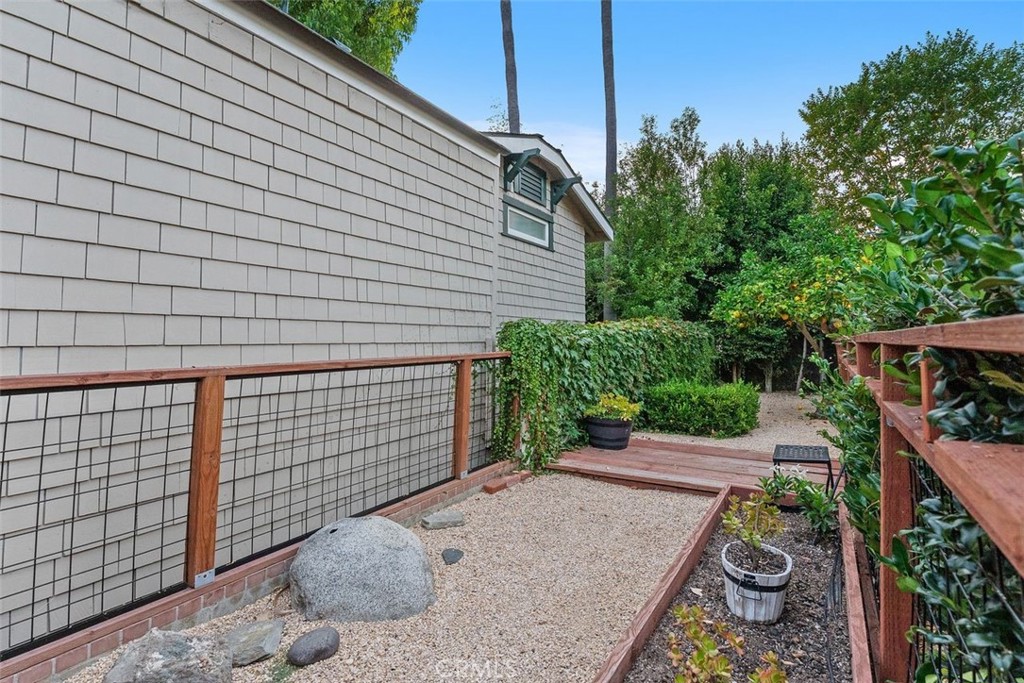 340 Moss Property Photo 29