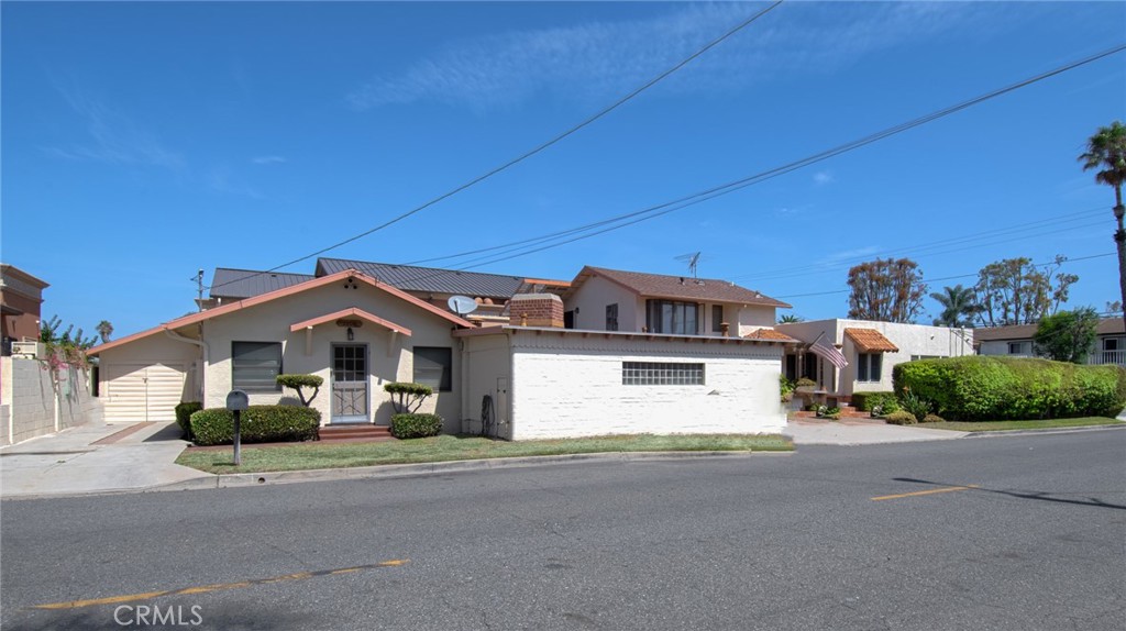 2209 Elden Avenue Property Photo 1