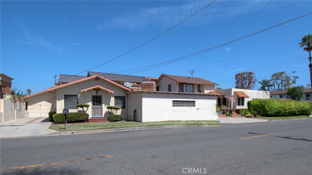 2209 Elden Avenue Property Photo 1