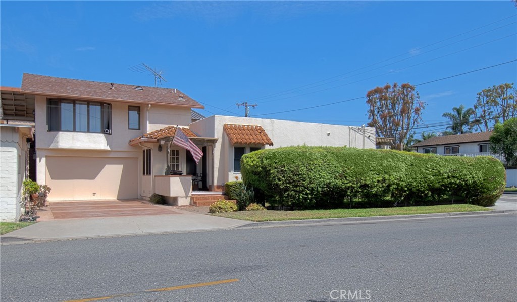 2209 Elden Avenue Property Photo 2