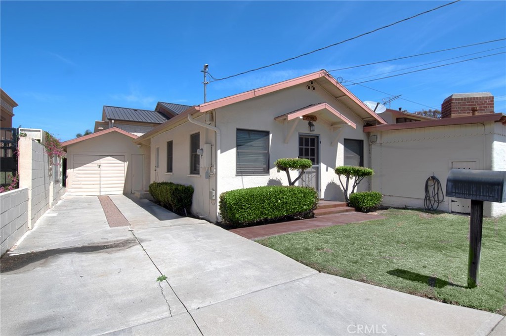 2209 Elden Avenue Property Photo 5