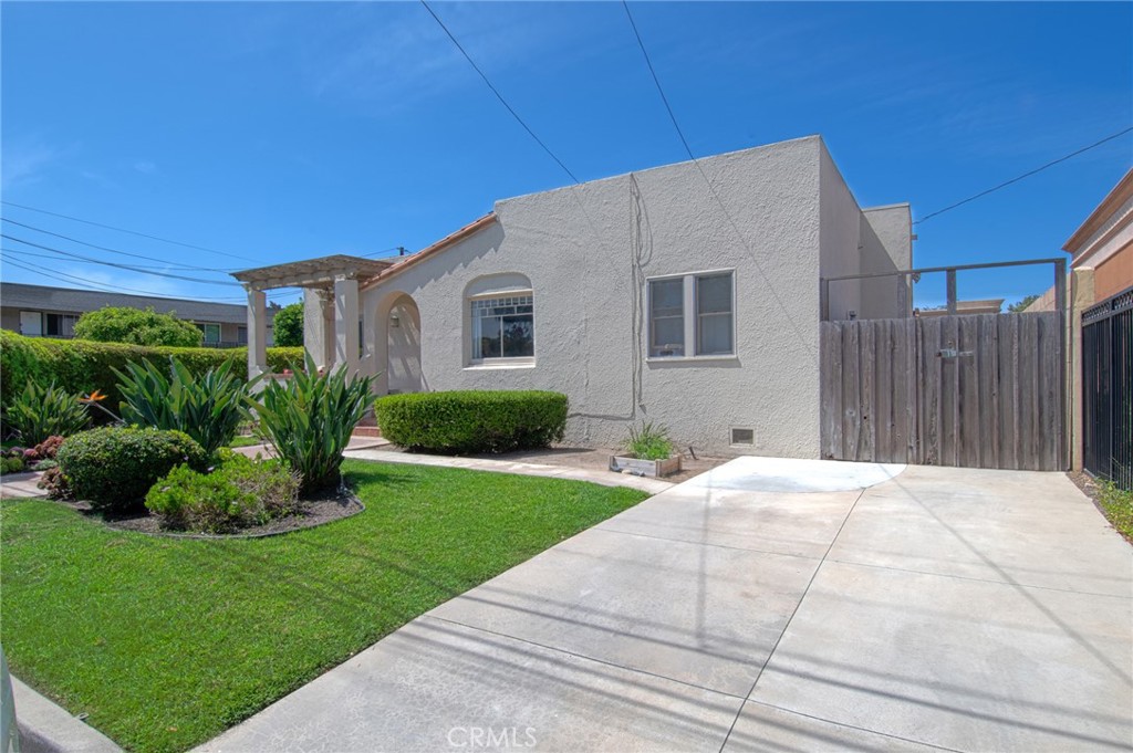 2209 Elden Avenue Property Photo 6