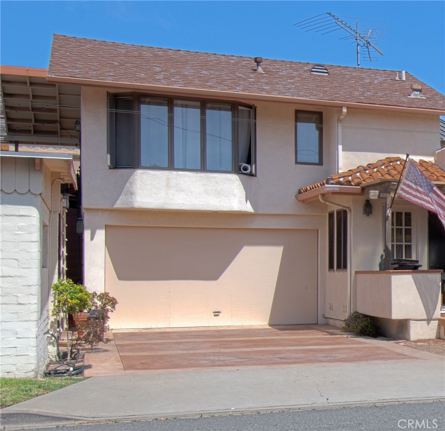 2209 Elden Avenue Property Photo 8