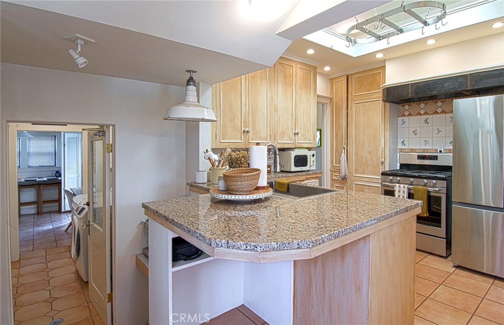 2209 Elden Avenue Property Photo 16