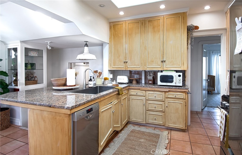 2209 Elden Avenue Property Photo 17