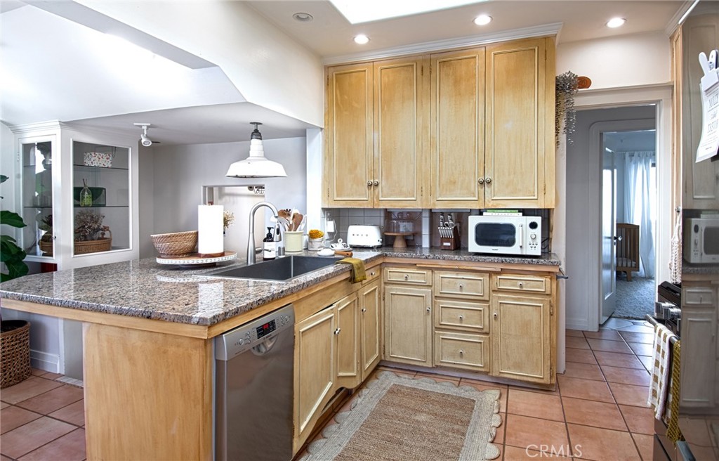 2209 Elden Avenue Property Photo 17