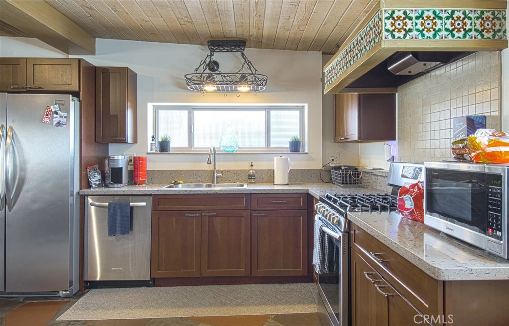 2209 Elden Avenue Property Photo 42