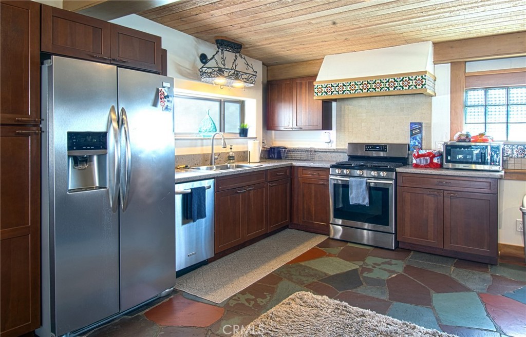 2209 Elden Avenue Property Photo 43