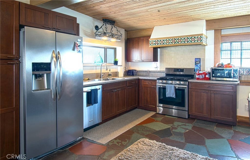 2209 Elden Avenue Property Photo 43