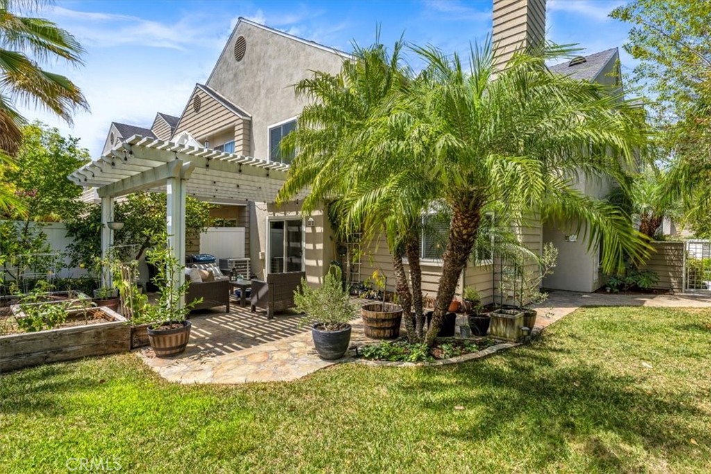 16 Pineoak Property Photo 1