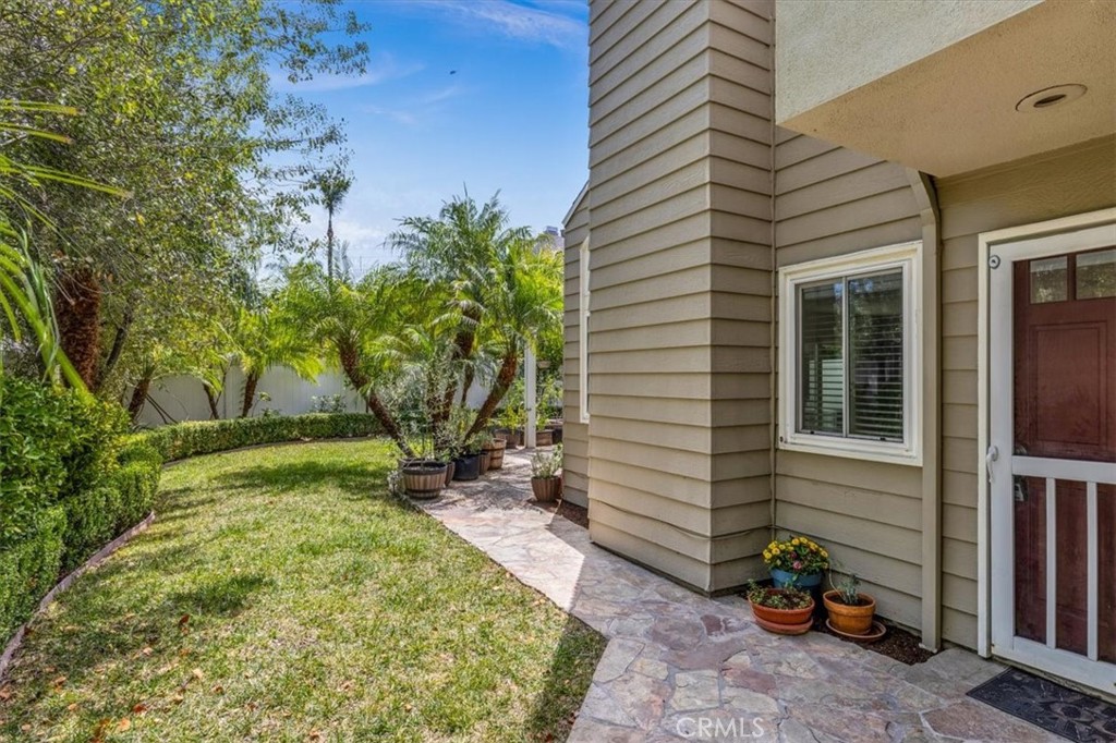 16 Pineoak Property Photo 5