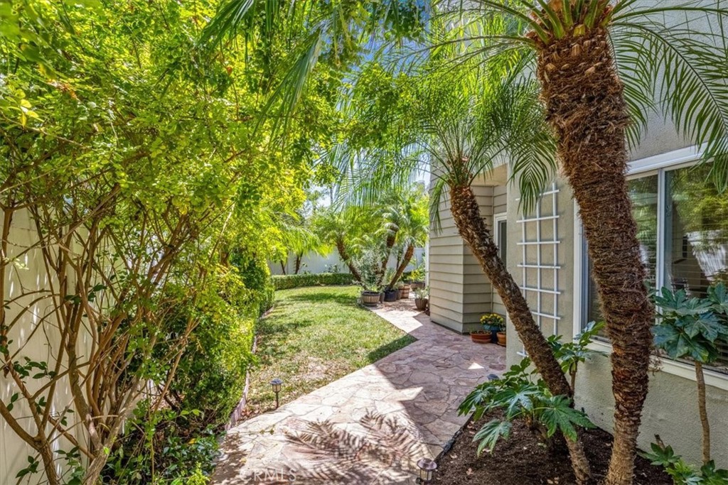 16 Pineoak Property Photo 7