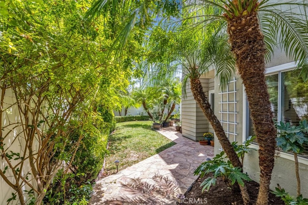 16 Pineoak Property Photo 10