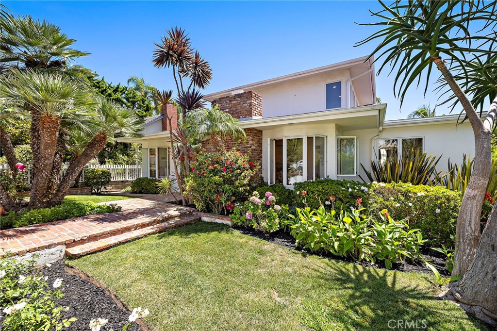 429 Aster Property Photo 3