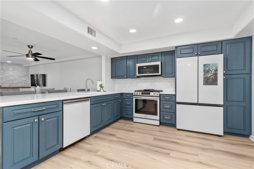 200 Pacific Coast Highway M50 Property Photo 4