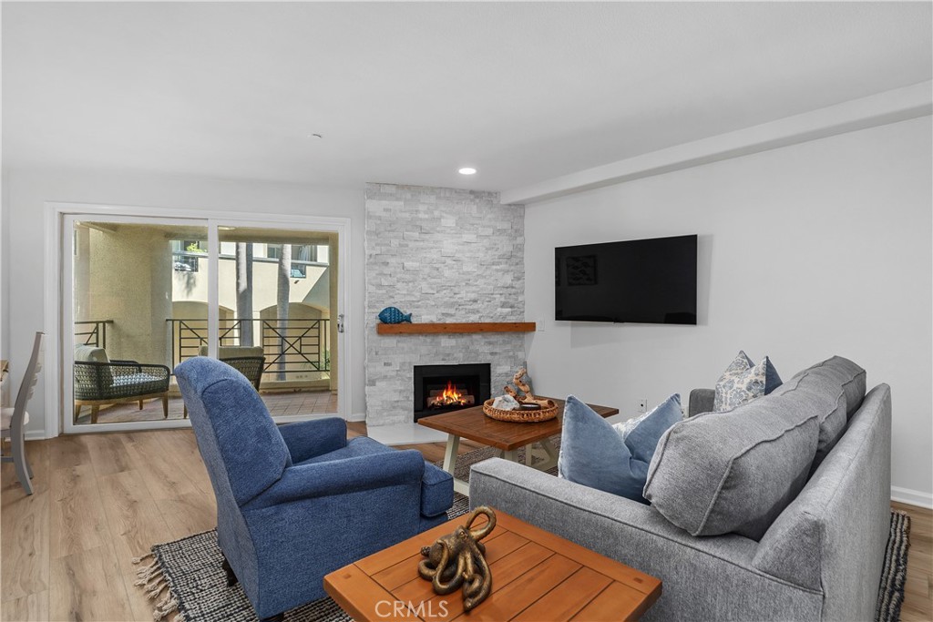 200 Pacific Coast Highway M50 Property Photo 6