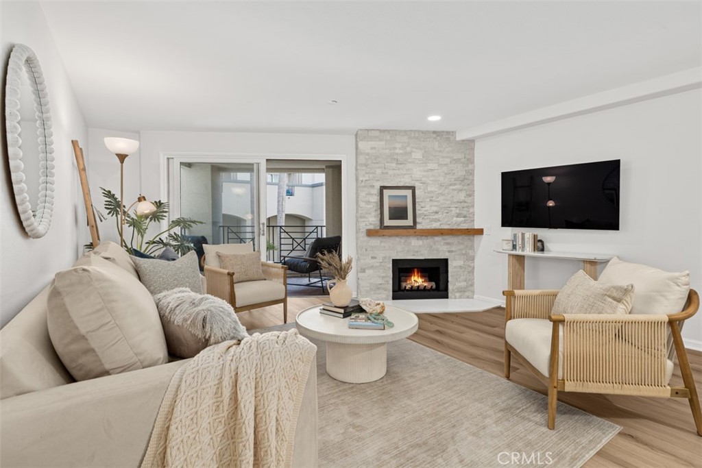 200 Pacific Coast Highway M50 Property Photo 12