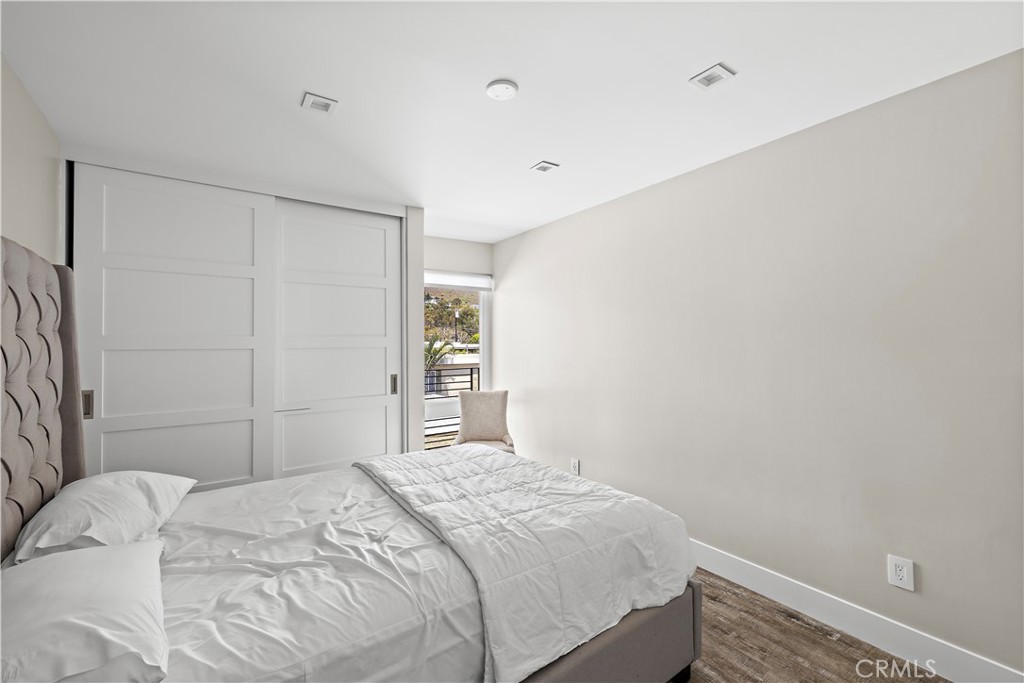 694 N Coast 6 Property Photo 15
