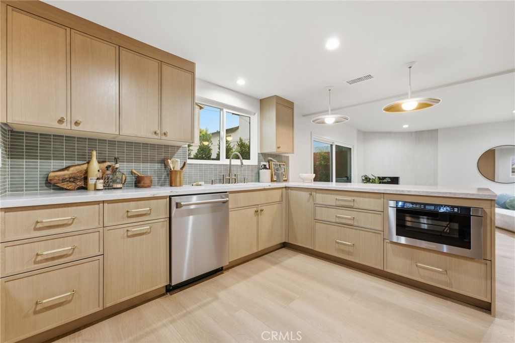 3508 Maple Property Photo 6