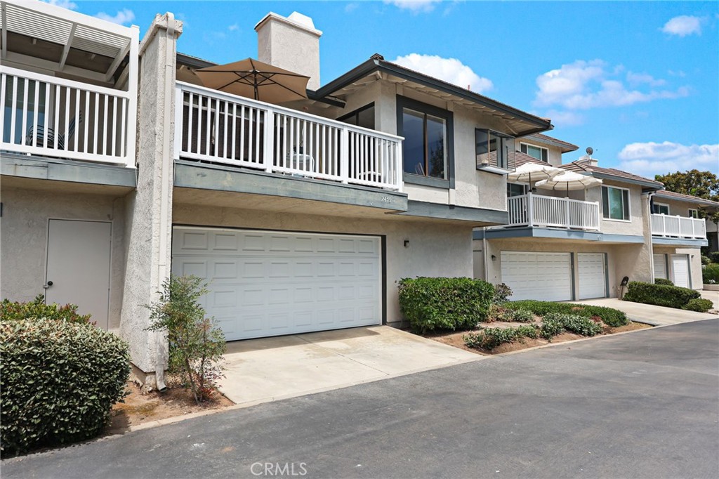 2475 Woodfield Property Photo 3