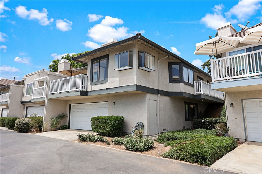 2475 Woodfield Property Photo 4