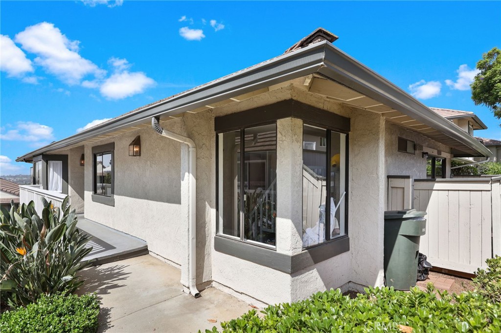2475 Woodfield Property Photo 7